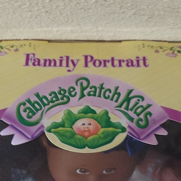 Cabbage Patch Kids Family Portrait Set - Picture 2 of 6